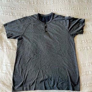 Men’s metal vent tech Lululemon grey Henley t shirt size medium